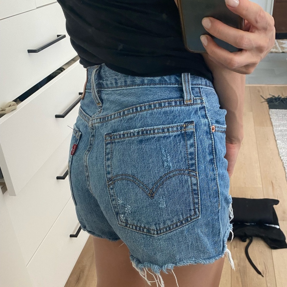 Levi wedgie shorts